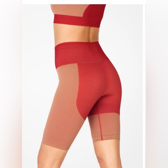 Fabletics HAUTE RED/MAPLEWOOD High-Waisted Seamless color Block Shorts size S - Picture 4 of 4